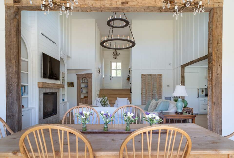 Stunning Sonoma Farmhouse with Pool and Vineyard Views - Petaluma, California