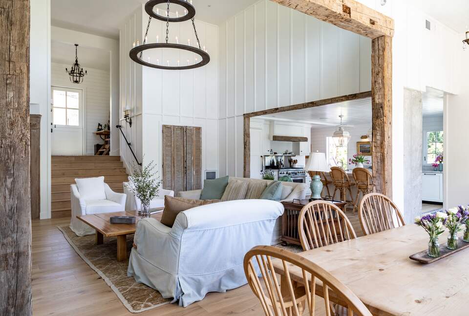 Stunning Sonoma Farmhouse with Pool and Vineyard Views - Petaluma, California