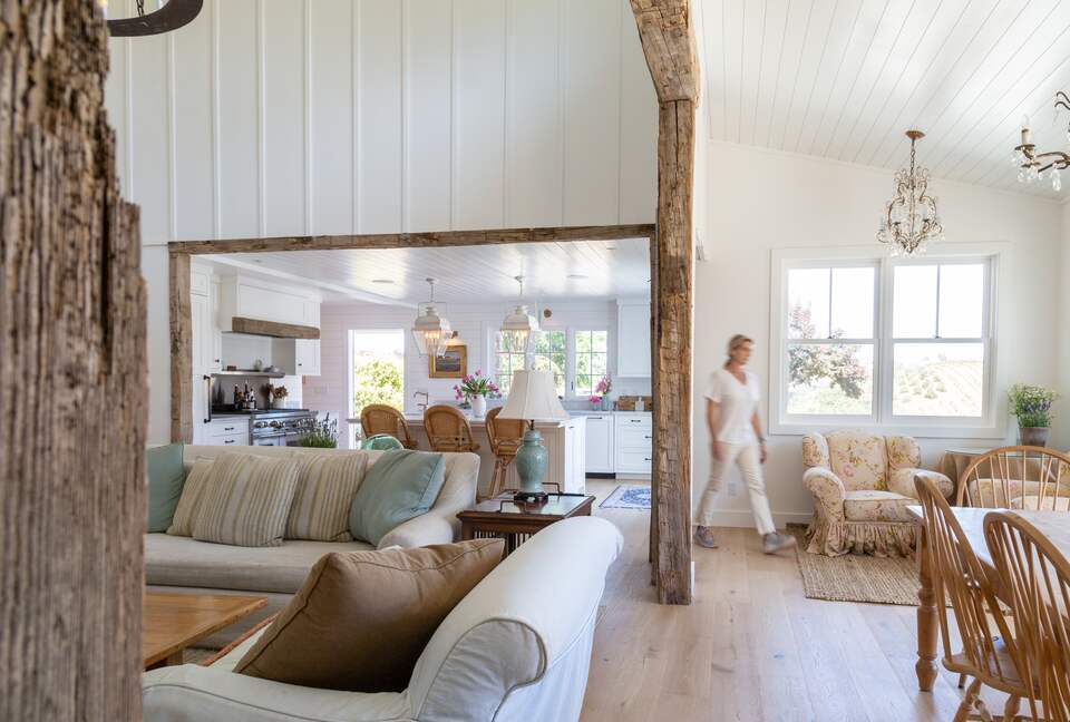 Stunning Sonoma Farmhouse with Pool and Vineyard Views - Petaluma, California