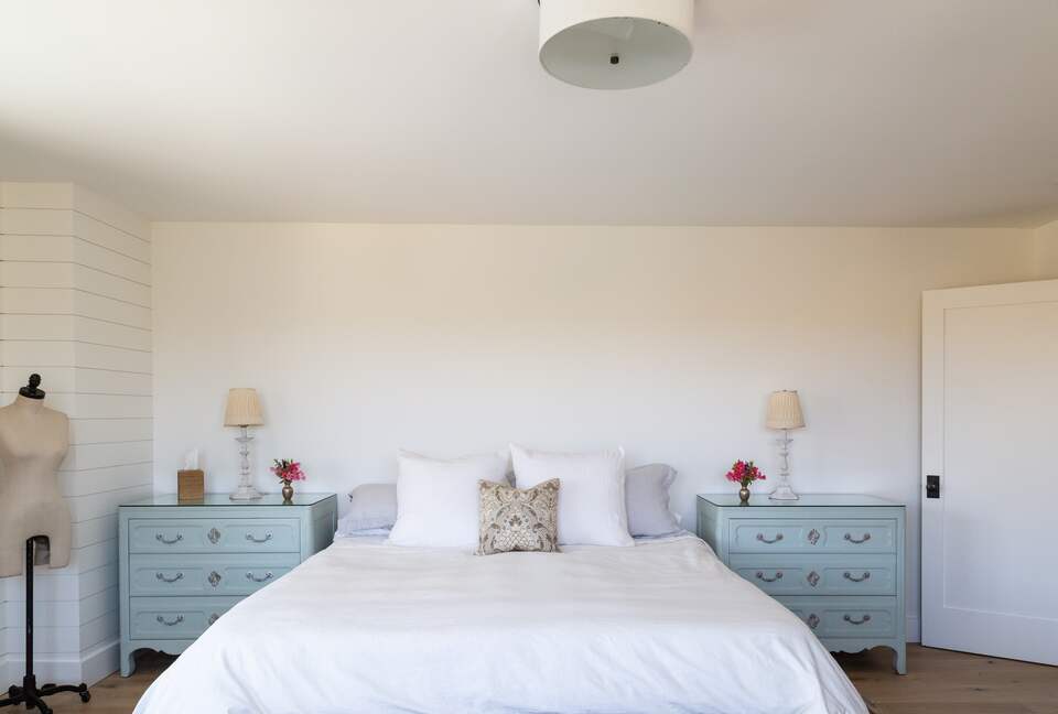 Stunning Sonoma Farmhouse with Pool and Vineyard Views - Petaluma, California