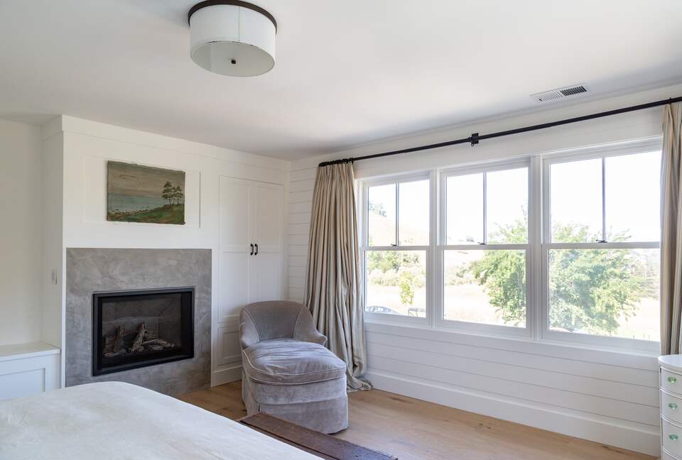 Stunning Sonoma Farmhouse with Pool and Vineyard Views - Petaluma, California