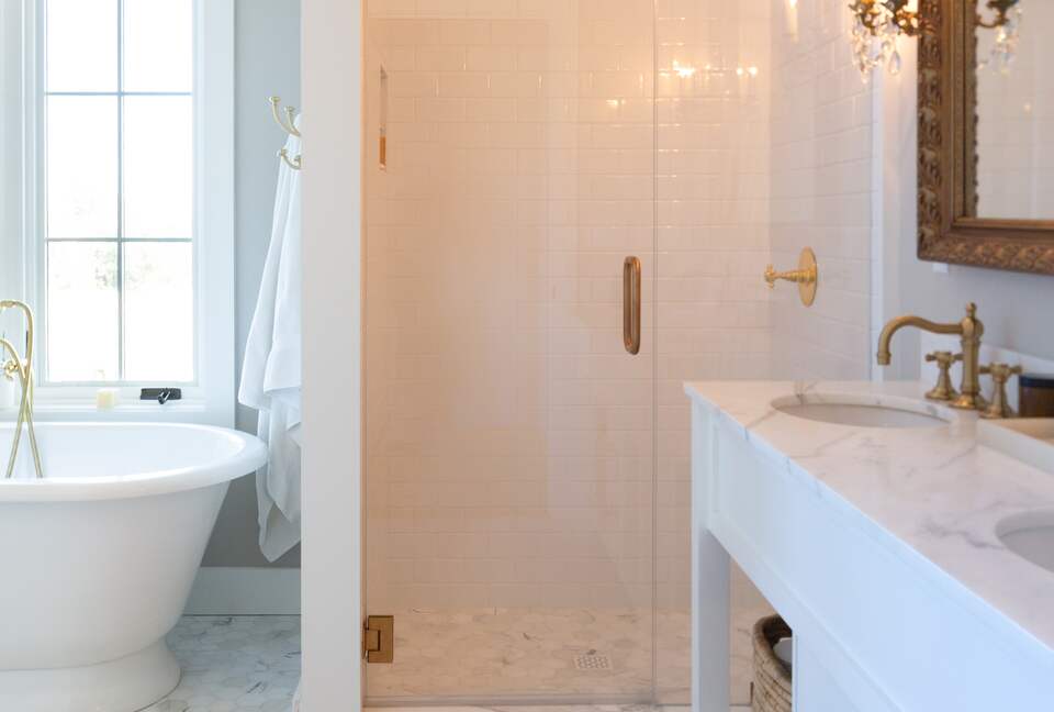 Stunning Sonoma Farmhouse with Pool and Vineyard Views - Petaluma, California