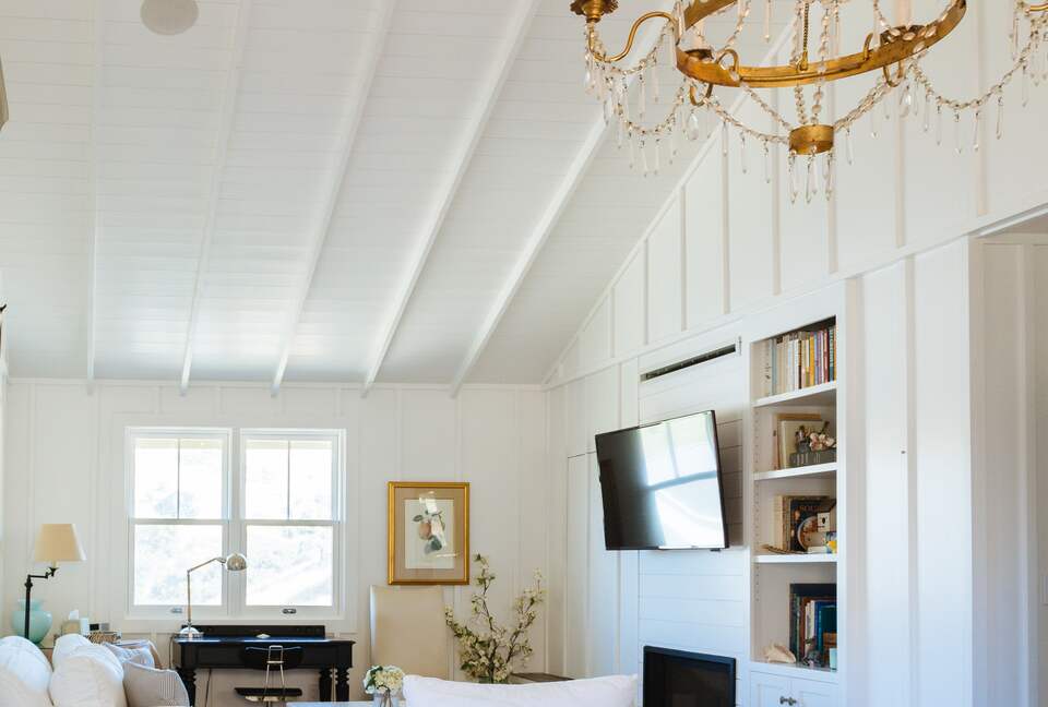 Guest House at the Stunning Sonoma Farmhouse With Vineyard Views - Petaluma, California