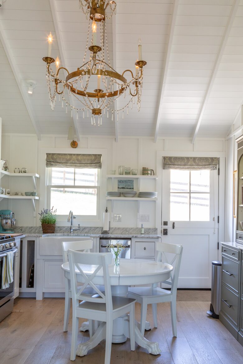 Guest House at the Stunning Sonoma Farmhouse With Vineyard Views - Petaluma, California