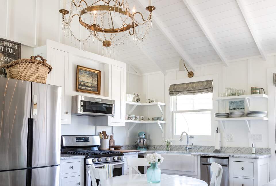 Guest House at the Stunning Sonoma Farmhouse With Vineyard Views - Petaluma, California