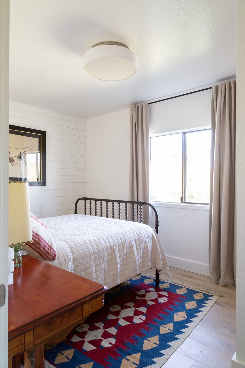 Guest House at the Stunning Sonoma Farmhouse With Vineyard Views - Petaluma, California