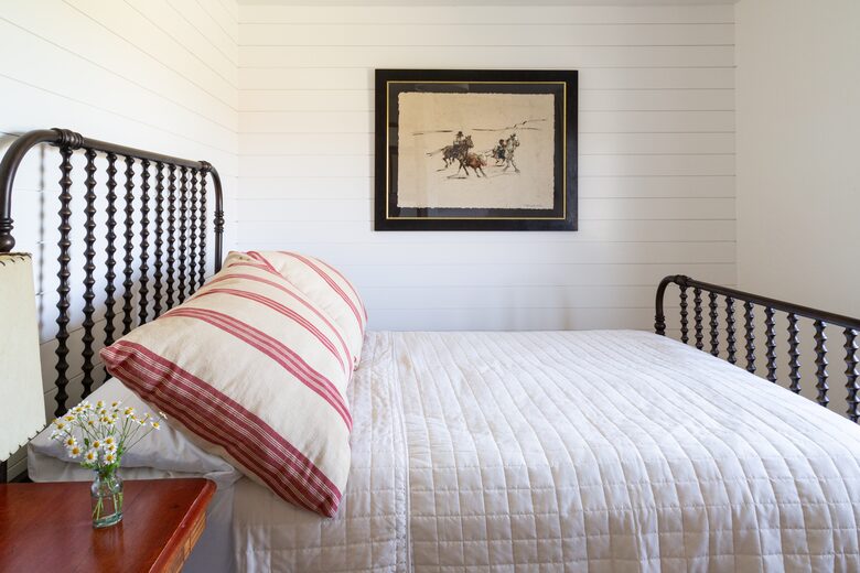 Guest House at the Stunning Sonoma Farmhouse With Vineyard Views - Petaluma, California