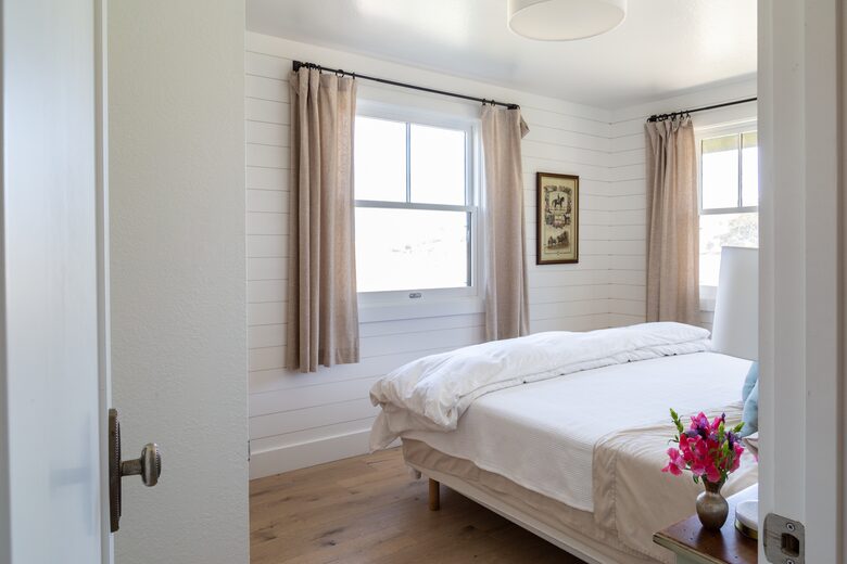 Guest House at the Stunning Sonoma Farmhouse With Vineyard Views - Petaluma, California