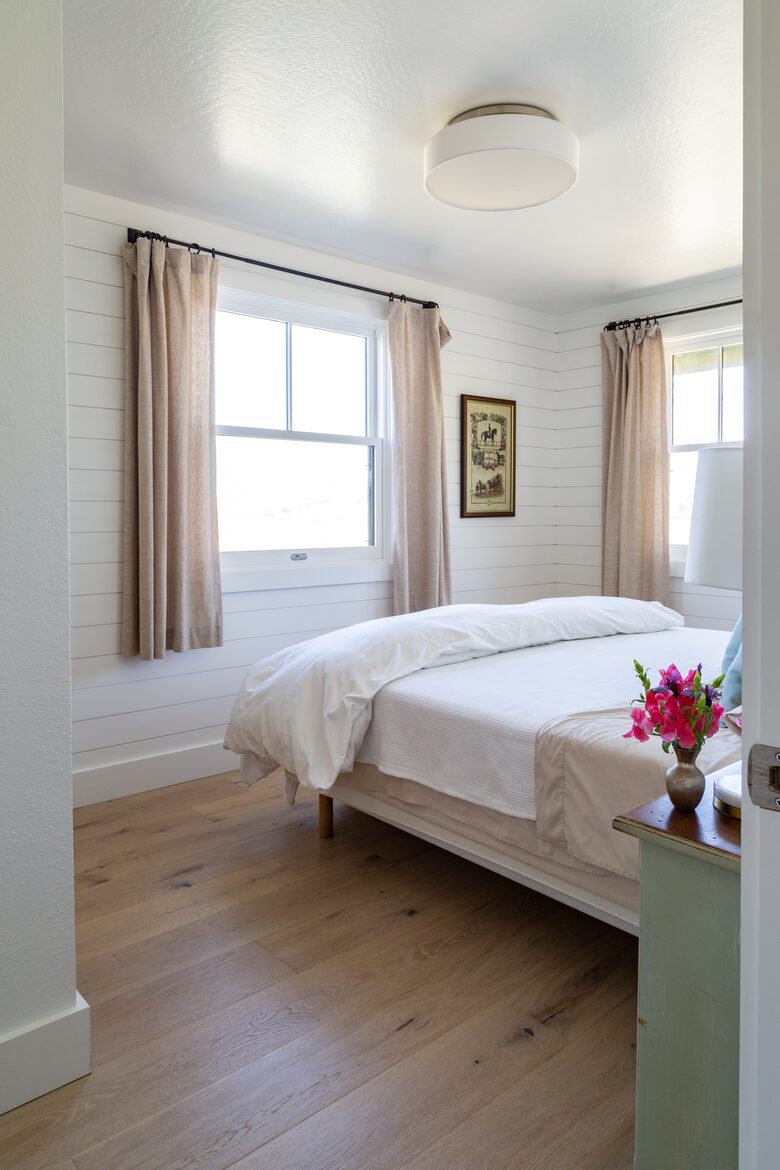 Guest House at the Stunning Sonoma Farmhouse With Vineyard Views - Petaluma, California