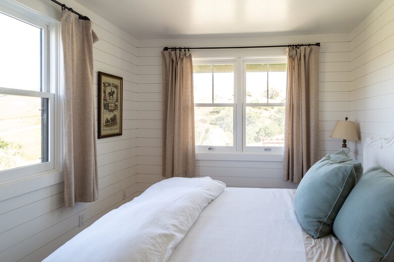 Guest House at the Stunning Sonoma Farmhouse With Vineyard Views - Petaluma, California