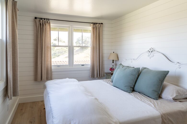 Guest House at the Stunning Sonoma Farmhouse With Vineyard Views - Petaluma, California