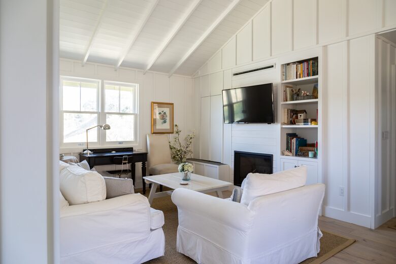 Guest House at the Stunning Sonoma Farmhouse With Vineyard Views - Petaluma, California