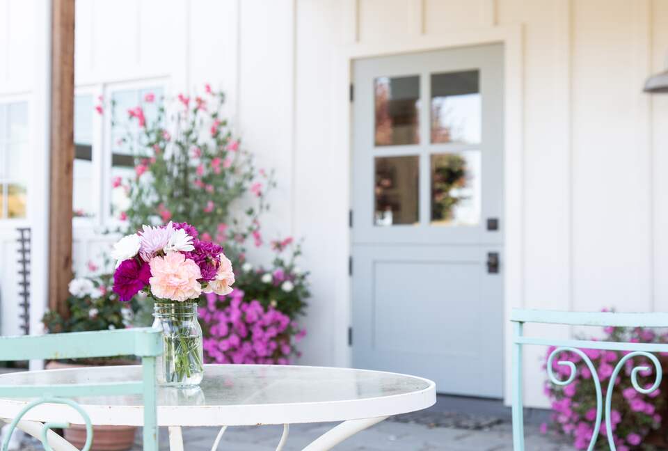 Stunning Sonoma Farmhouse with Pool and Vineyard Views - Petaluma, California