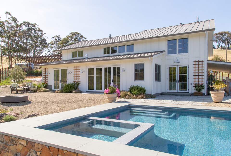 Stunning Sonoma Farmhouse with Pool and Vineyard Views - Petaluma, California