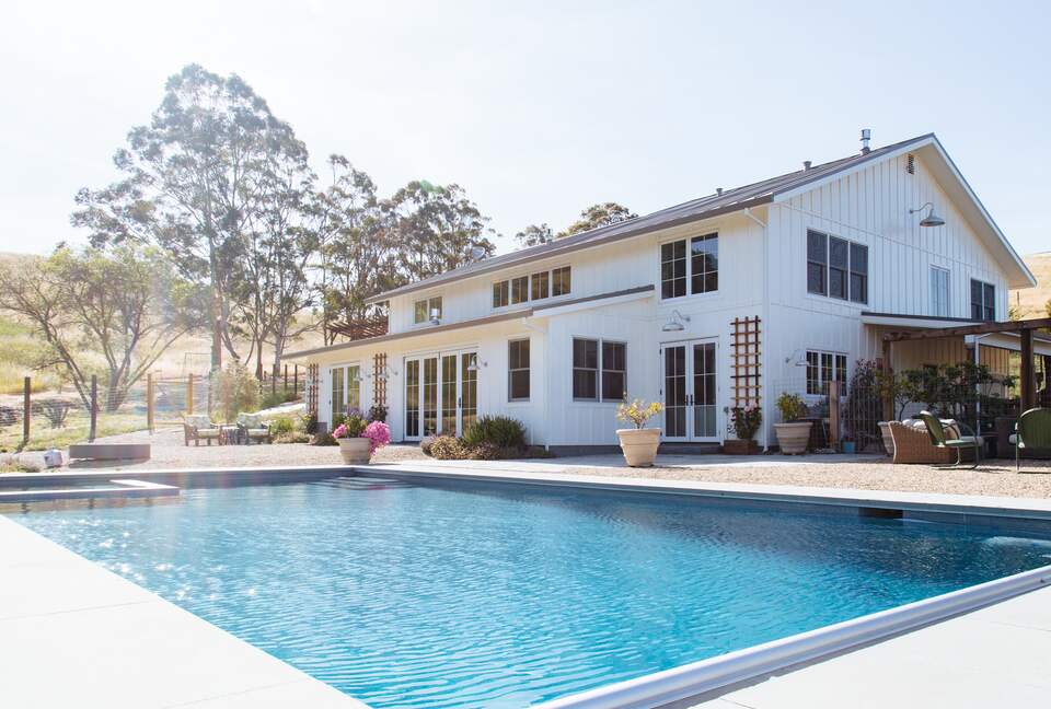 Stunning Sonoma Farmhouse with Pool and Vineyard Views - Petaluma, California