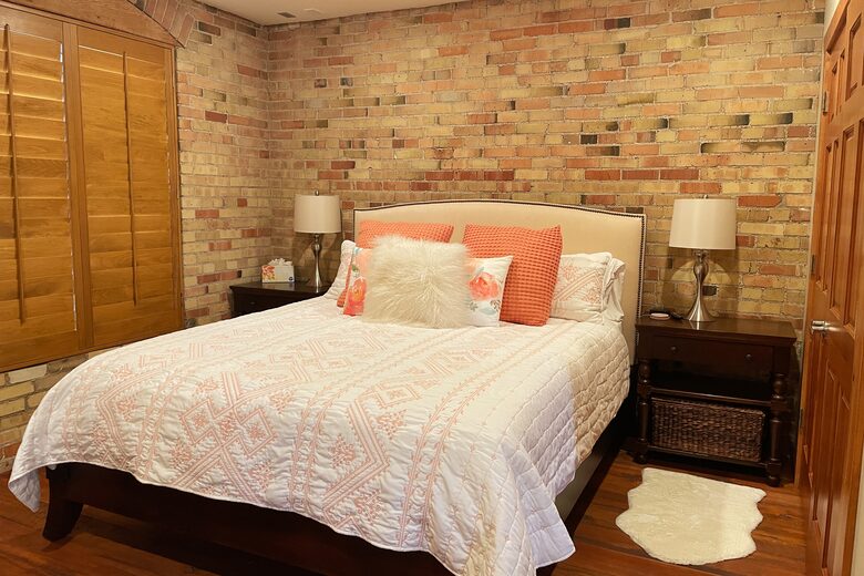 Master bedroom, king bed, ensuite bath with soaker tub