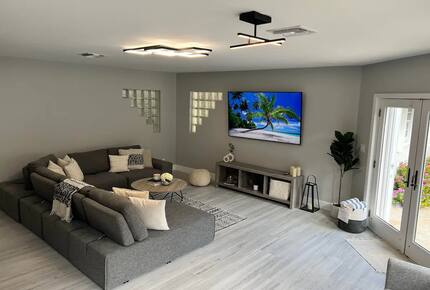 Two Beautiful East Fort Lauderdale Villas with a Private Pool - Fort Lauderdale, Florida