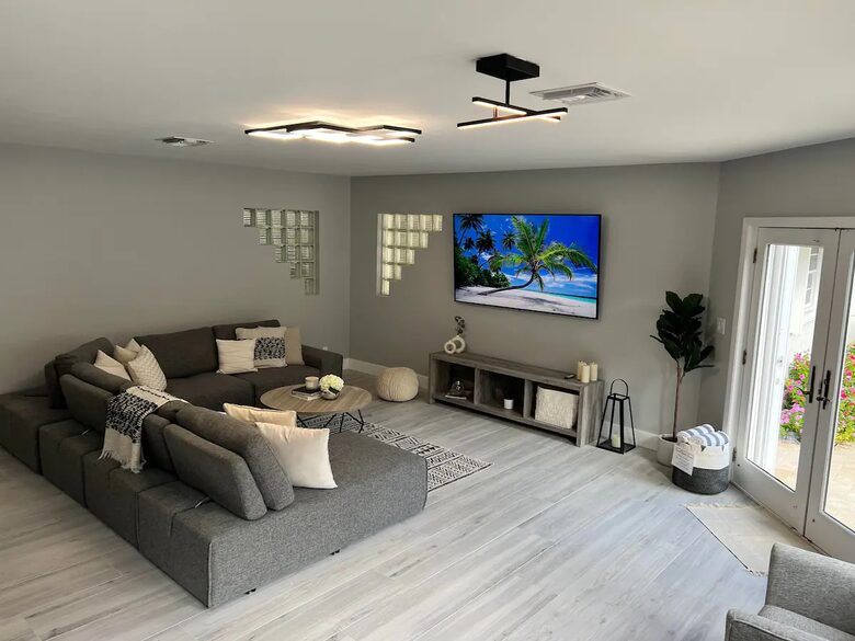 Two Beautiful East Fort Lauderdale Villas with a Private Pool - Fort Lauderdale, Florida