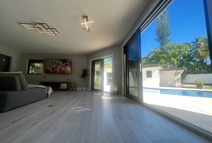 Two Beautiful East Fort Lauderdale Villas with a Private Pool - Fort Lauderdale, Florida