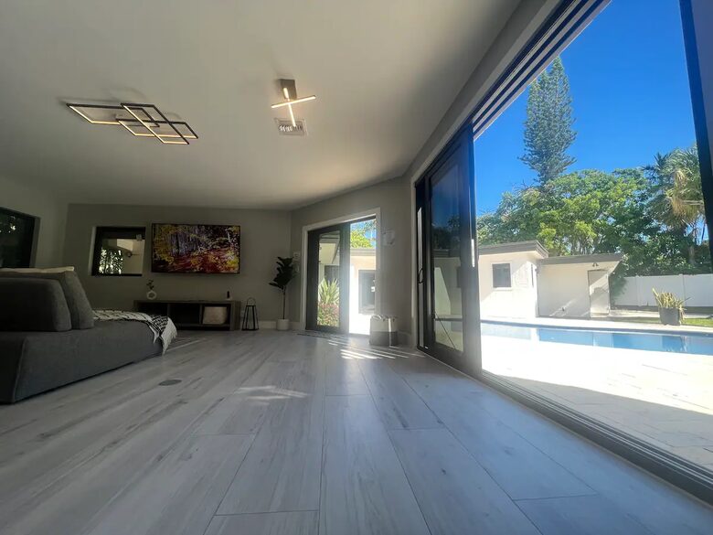 Two Beautiful East Fort Lauderdale Villas with a Private Pool - Fort Lauderdale, Florida
