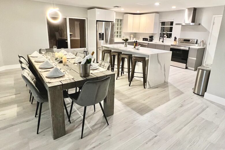 Two Beautiful East Fort Lauderdale Villas with a Private Pool - Fort Lauderdale, Florida