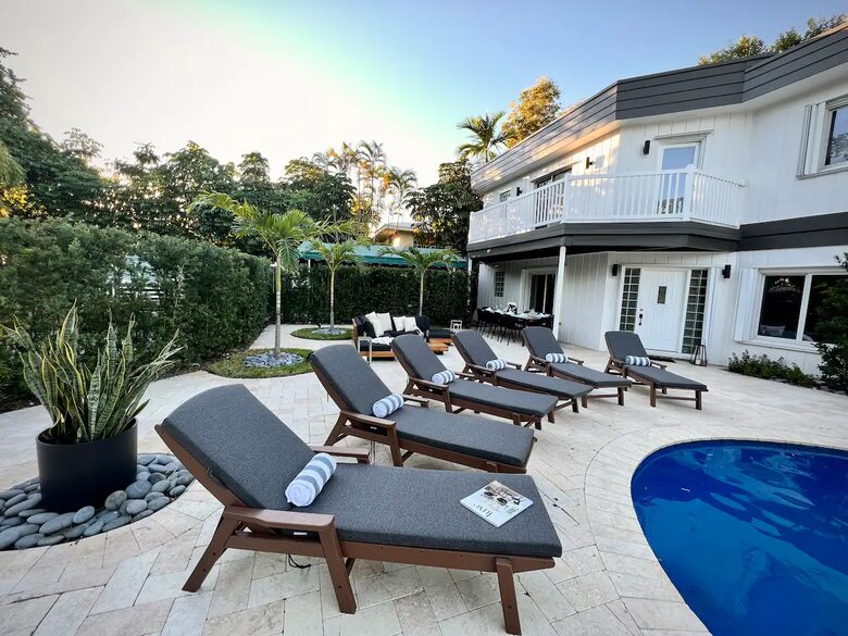 Two Beautiful East Fort Lauderdale Villas with a Private Pool - Fort Lauderdale, Florida