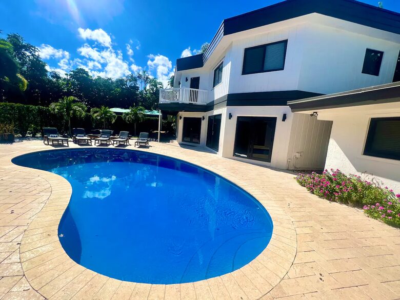 Two Beautiful East Fort Lauderdale Villas with a Private Pool - Fort Lauderdale, Florida