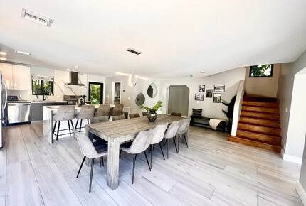 Two Beautiful East Fort Lauderdale Villas with a Private Pool - Fort Lauderdale, Florida