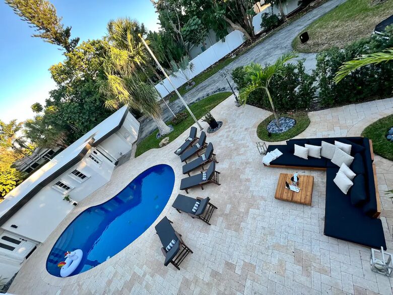 Two Beautiful East Fort Lauderdale Villas with a Private Pool - Fort Lauderdale, Florida