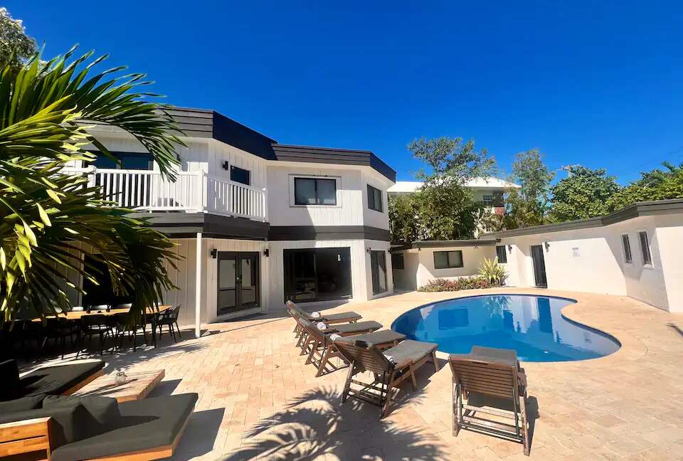 Two Beautiful East Fort Lauderdale Villas with a Private Pool - Fort Lauderdale, Florida