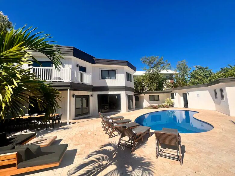 Two Beautiful East Fort Lauderdale Villas with a Private Pool - Fort Lauderdale, Florida