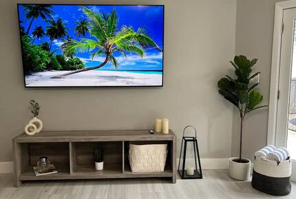 Two Beautiful East Fort Lauderdale Villas with a Private Pool - Fort Lauderdale, Florida