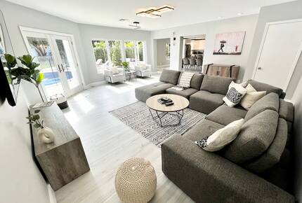 Two Beautiful East Fort Lauderdale Villas with a Private Pool - Fort Lauderdale, Florida