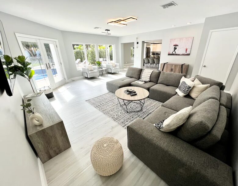 Two Beautiful East Fort Lauderdale Villas with a Private Pool - Fort Lauderdale, Florida