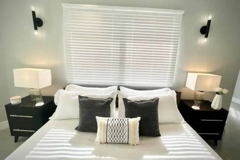 Two Beautiful East Fort Lauderdale Villas with a Private Pool - Fort Lauderdale, Florida