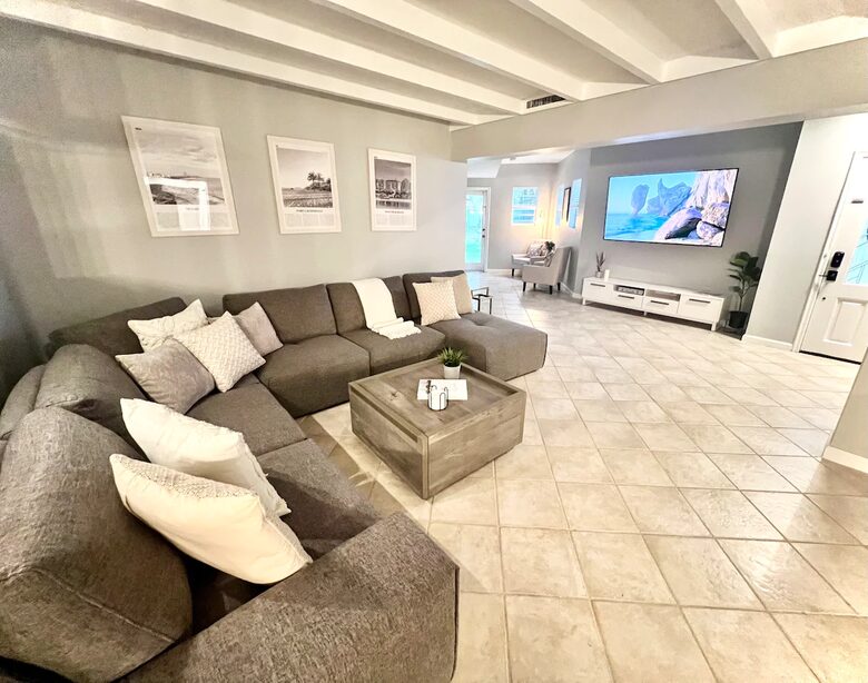 Two Beautiful East Fort Lauderdale Villas with a Private Pool - Fort Lauderdale, Florida