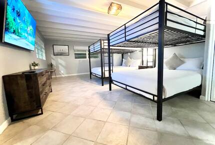 Two Beautiful East Fort Lauderdale Villas with a Private Pool - Fort Lauderdale, Florida