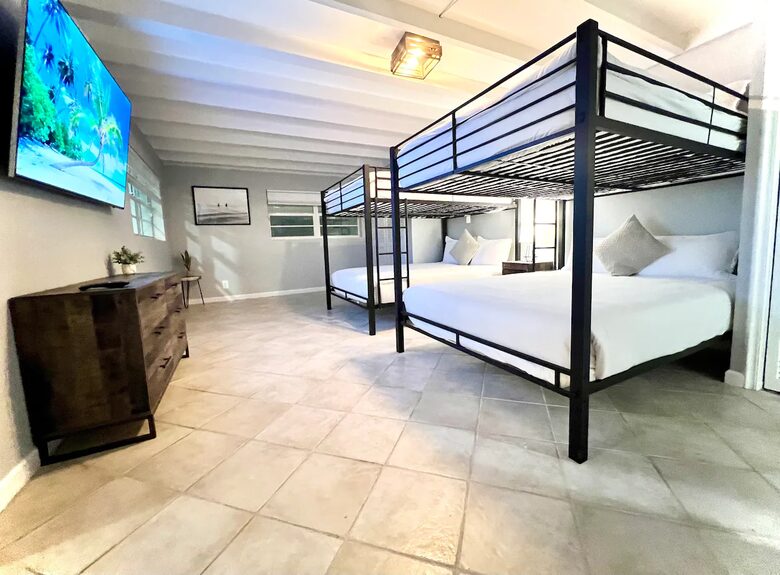 Two Beautiful East Fort Lauderdale Villas with a Private Pool - Fort Lauderdale, Florida