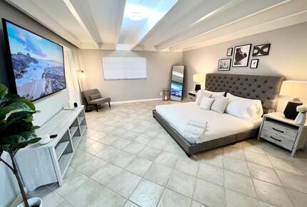 Two Beautiful East Fort Lauderdale Villas with a Private Pool - Fort Lauderdale, Florida