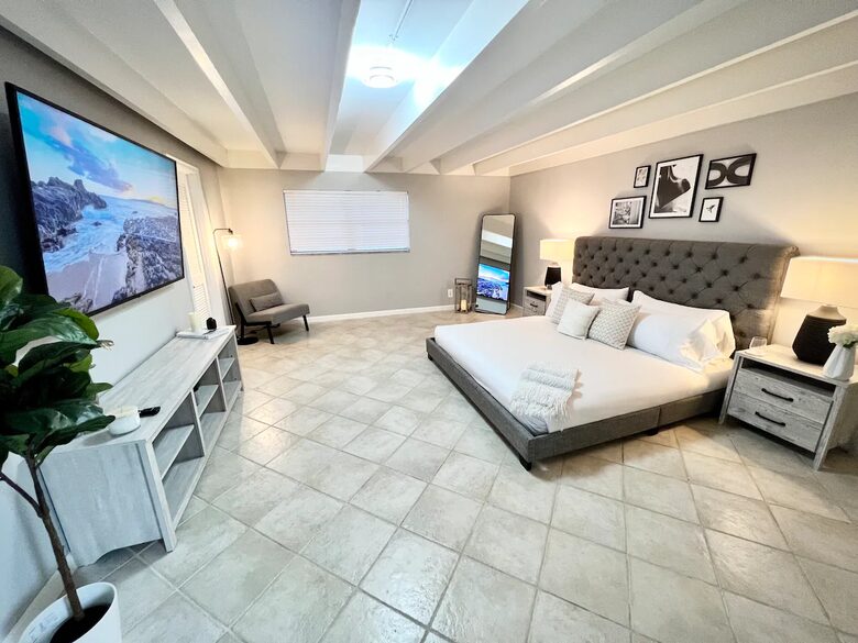 Two Beautiful East Fort Lauderdale Villas with a Private Pool - Fort Lauderdale, Florida