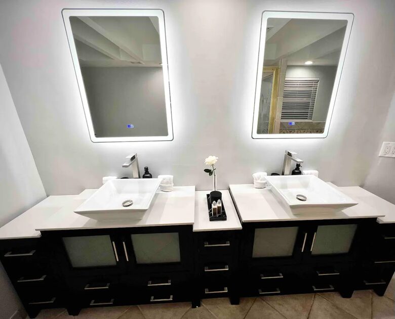 Two Beautiful East Fort Lauderdale Villas with a Private Pool - Fort Lauderdale, Florida