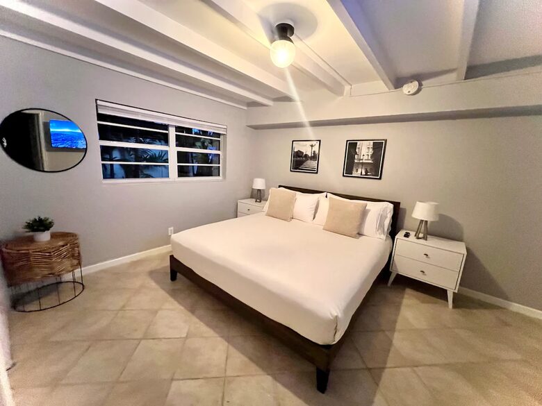 Two Beautiful East Fort Lauderdale Villas with a Private Pool - Fort Lauderdale, Florida