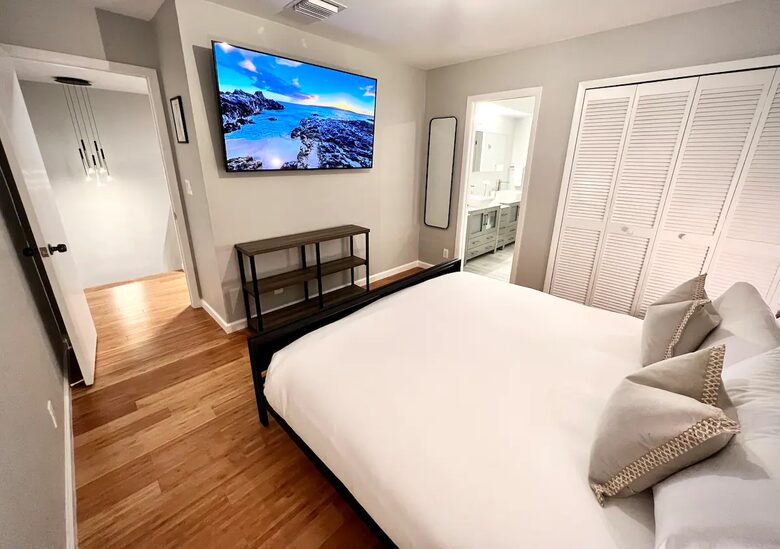 Two Beautiful East Fort Lauderdale Villas with a Private Pool - Fort Lauderdale, Florida