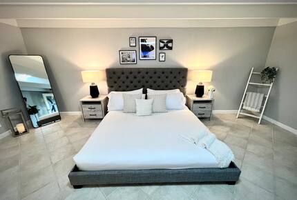 Two Beautiful East Fort Lauderdale Villas with a Private Pool - Fort Lauderdale, Florida