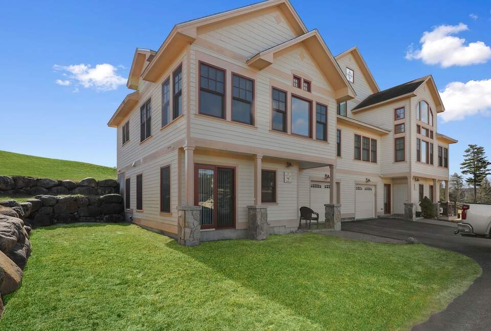 Greenscapes Getaway in a Golf Resort Community - Thornton, New Hampshire