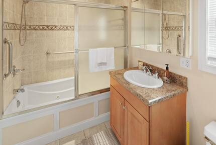 Greenscapes Getaway in a Golf Resort Community - Thornton, New Hampshire