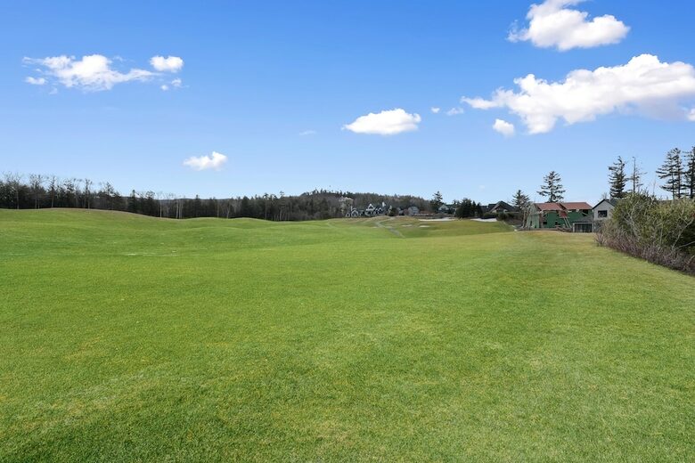 Greenscapes Getaway in a Golf Resort Community - Thornton, New Hampshire