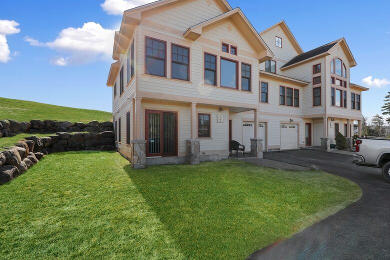 Greenscapes Getaway in a Golf Resort Community - Thornton, New Hampshire