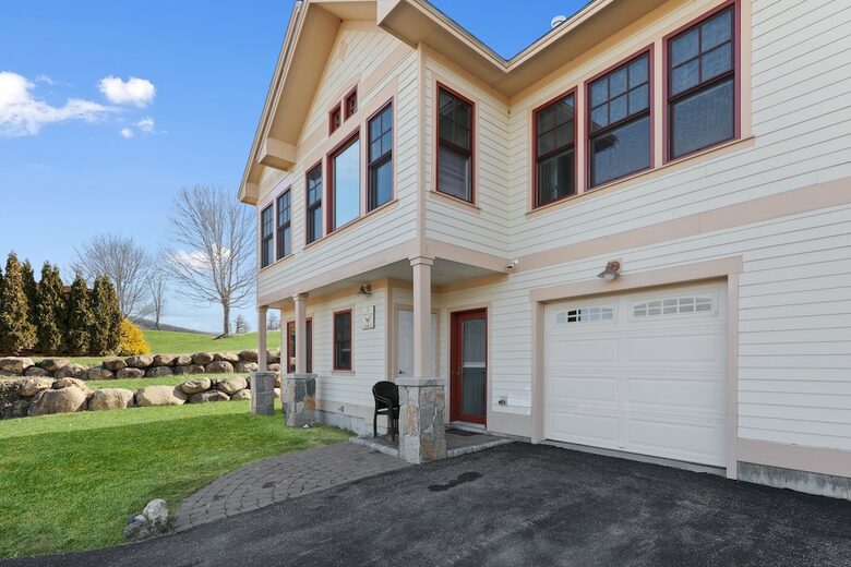 Greenscapes Getaway in a Golf Resort Community - Thornton, New Hampshire