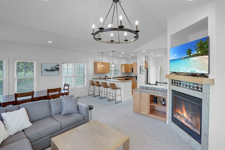 Greenscapes Getaway in a Golf Resort Community - Thornton, New Hampshire